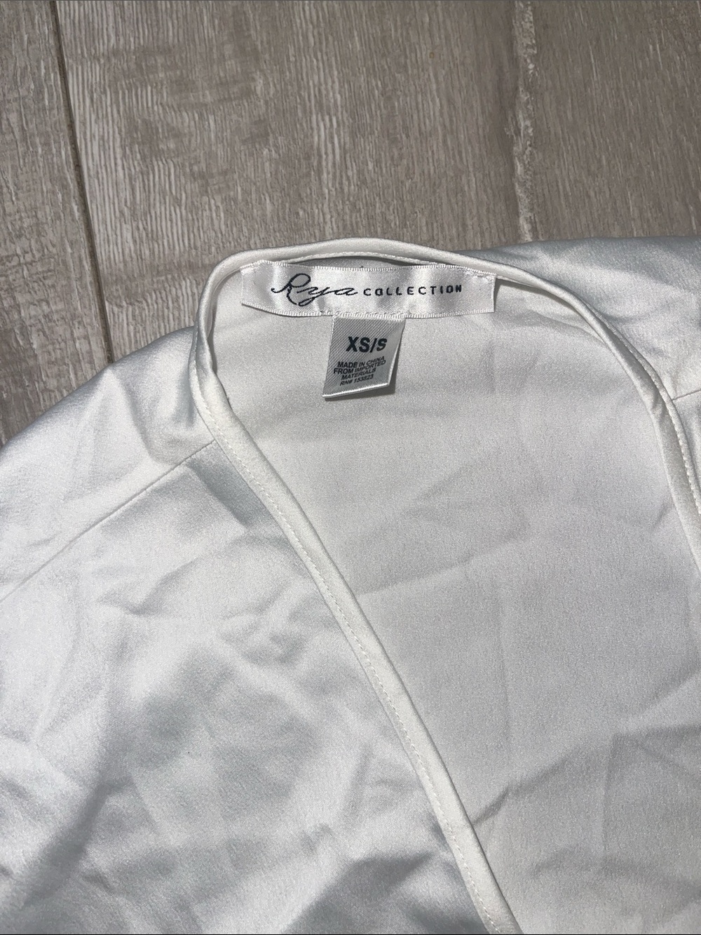 🦢Rya Collection White Feather Trim Silk Wrap XS/S - Never worn!🤍 - Picture 4 of 6